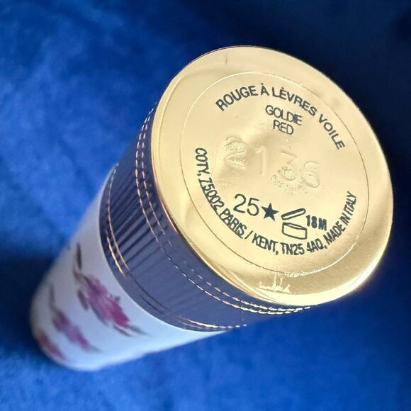 GUCCI ROUGE À LÈVRES VOILE LIPSTICK — GOLDIE RED 25 - Picture 5 of 17